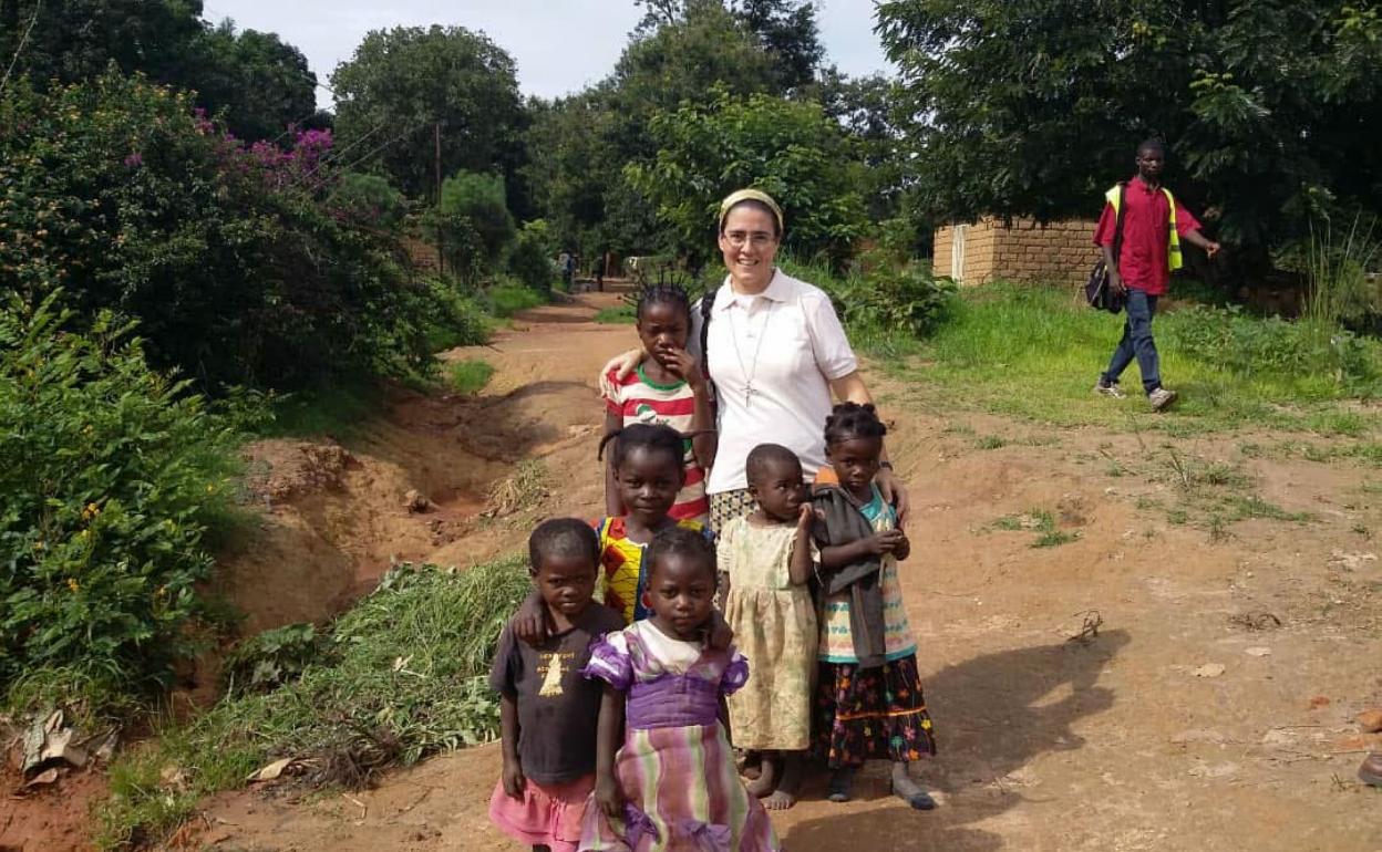 Victoria Braquehais, misionera en Kanzenze, Congo. 