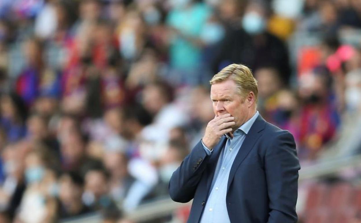 Ronald Koeman, durante el clásico. 