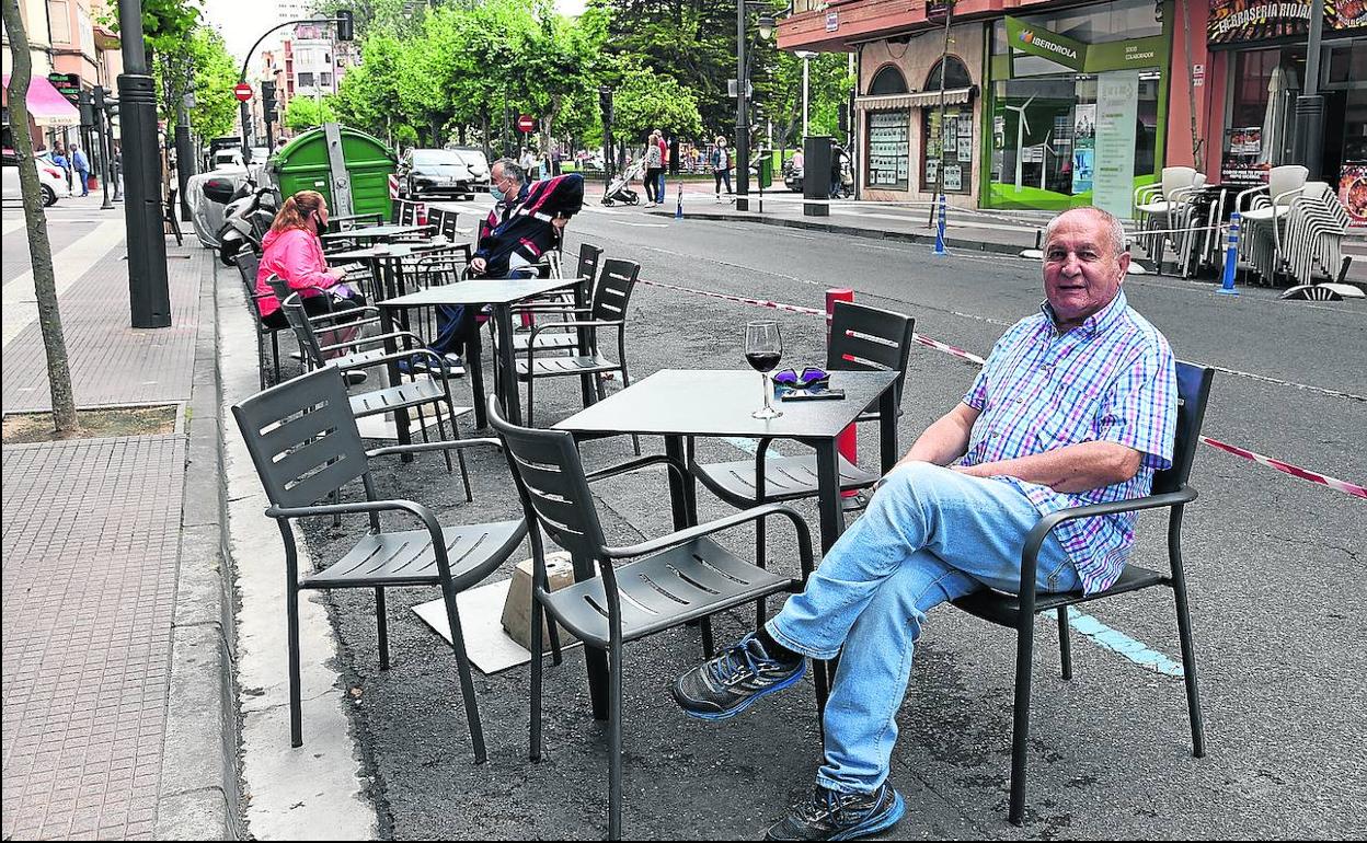 Terrazas de Logroño ganadas en la calzada en detrimento del coche en una imagen del pasado verano.