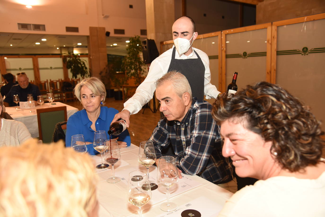 Los participantes en el torneo Finca de los Arandinos de la Liga de Golf y Vino, organizado por lomejordelvinoerioja.com, disfrutaron de los vinos de la bodega tras la jornada de juego.