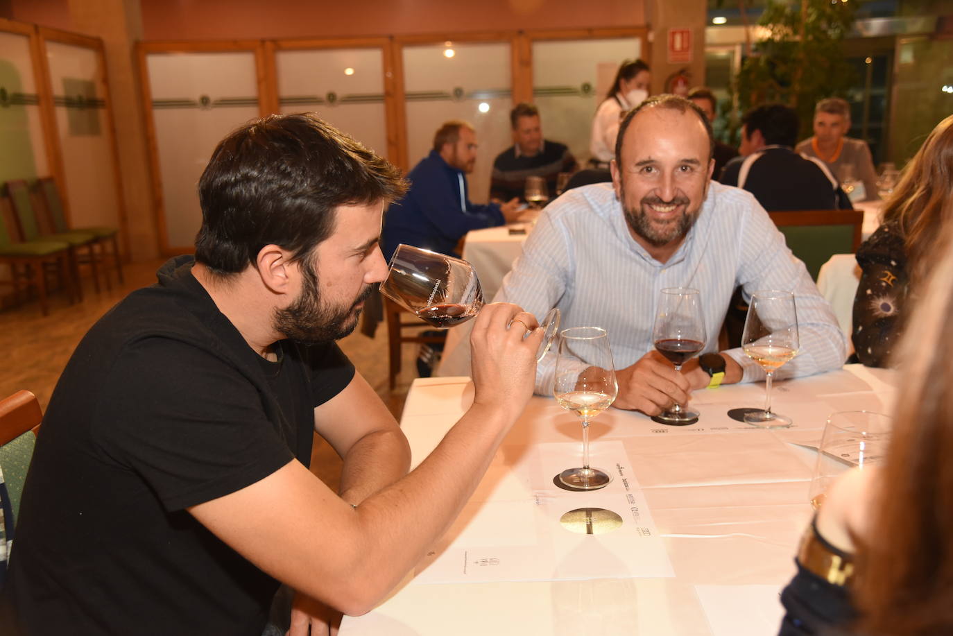 Los participantes en el torneo Finca de los Arandinos de la Liga de Golf y Vino, organizado por lomejordelvinoerioja.com, disfrutaron de los vinos de la bodega tras la jornada de juego.