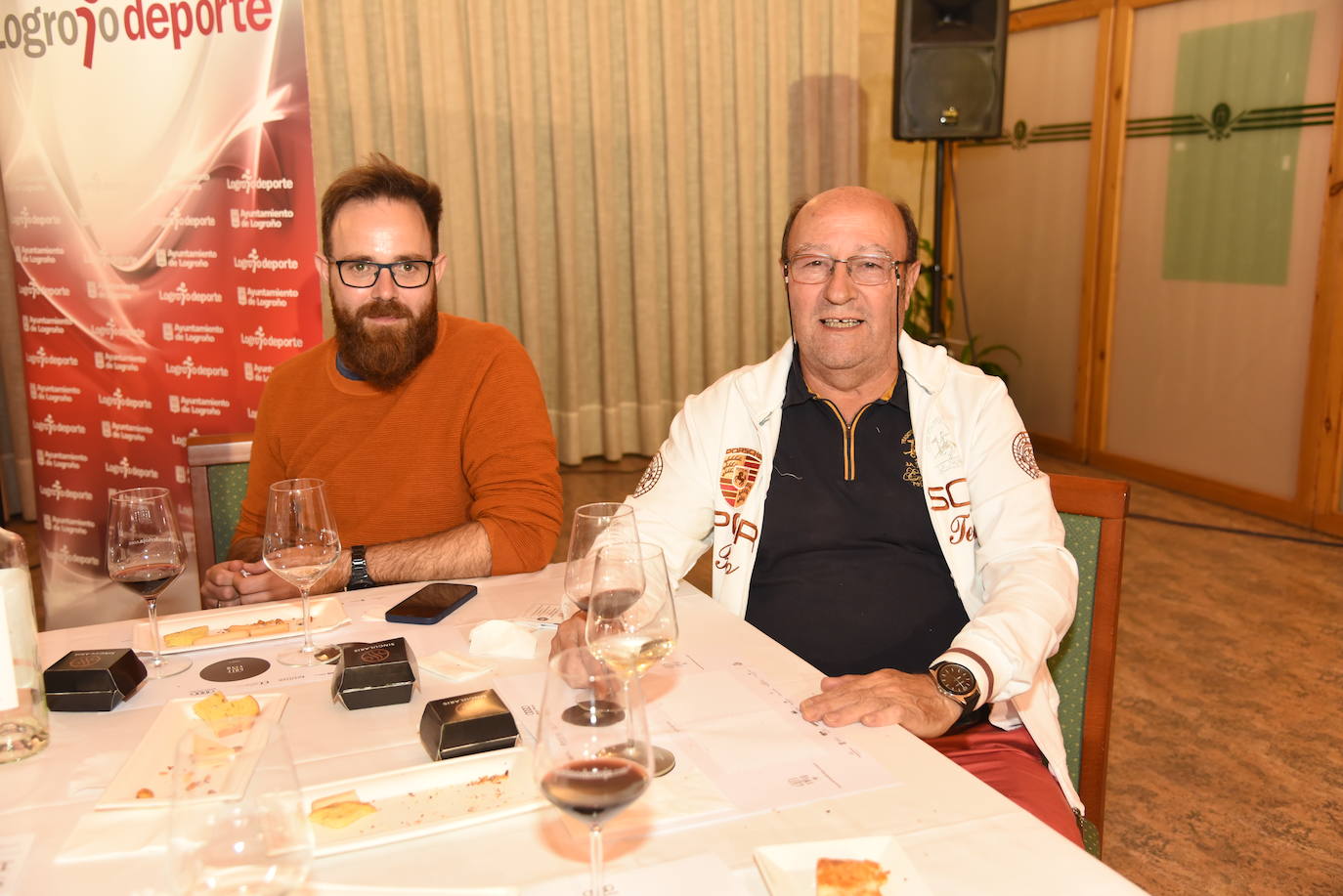 Los participantes en el torneo Finca de los Arandinos de la Liga de Golf y Vino, organizado por lomejordelvinoerioja.com, disfrutaron de los vinos de la bodega tras la jornada de juego.