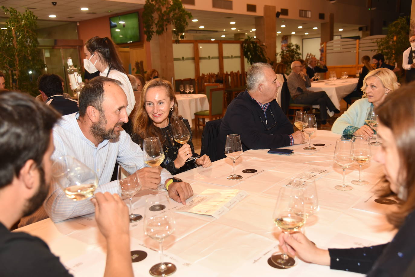 Los participantes en el torneo Finca de los Arandinos de la Liga de Golf y Vino, organizado por lomejordelvinoerioja.com, disfrutaron de los vinos de la bodega tras la jornada de juego.