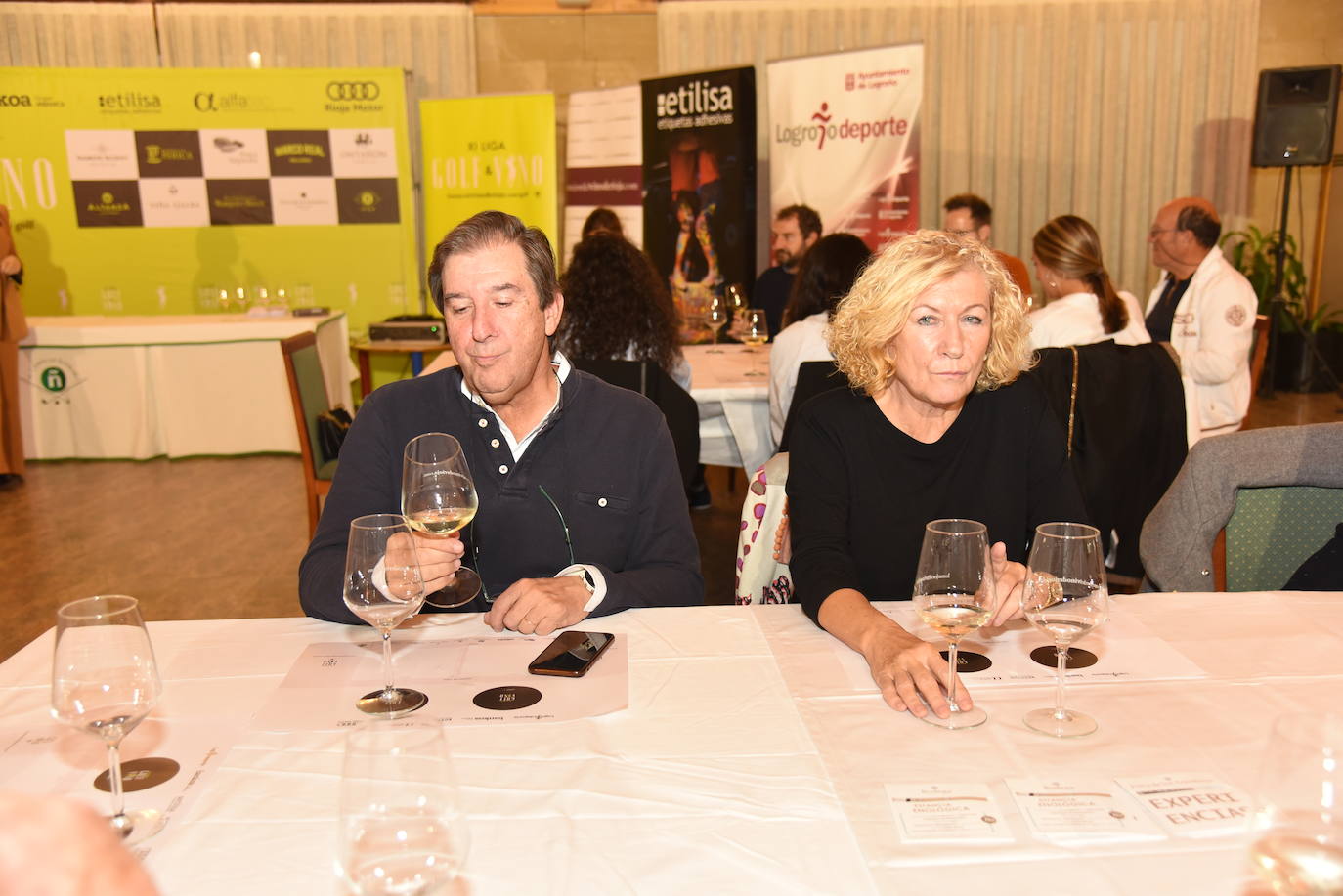 Los participantes en el torneo Finca de los Arandinos de la Liga de Golf y Vino, organizado por lomejordelvinoerioja.com, disfrutaron de los vinos de la bodega tras la jornada de juego.