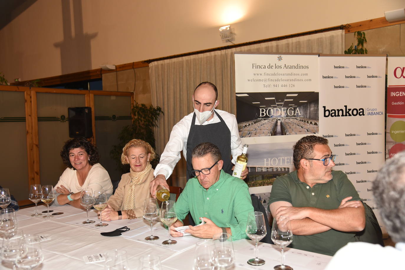 Los participantes en el torneo Finca de los Arandinos de la Liga de Golf y Vino, organizado por lomejordelvinoerioja.com, disfrutaron de los vinos de la bodega tras la jornada de juego.