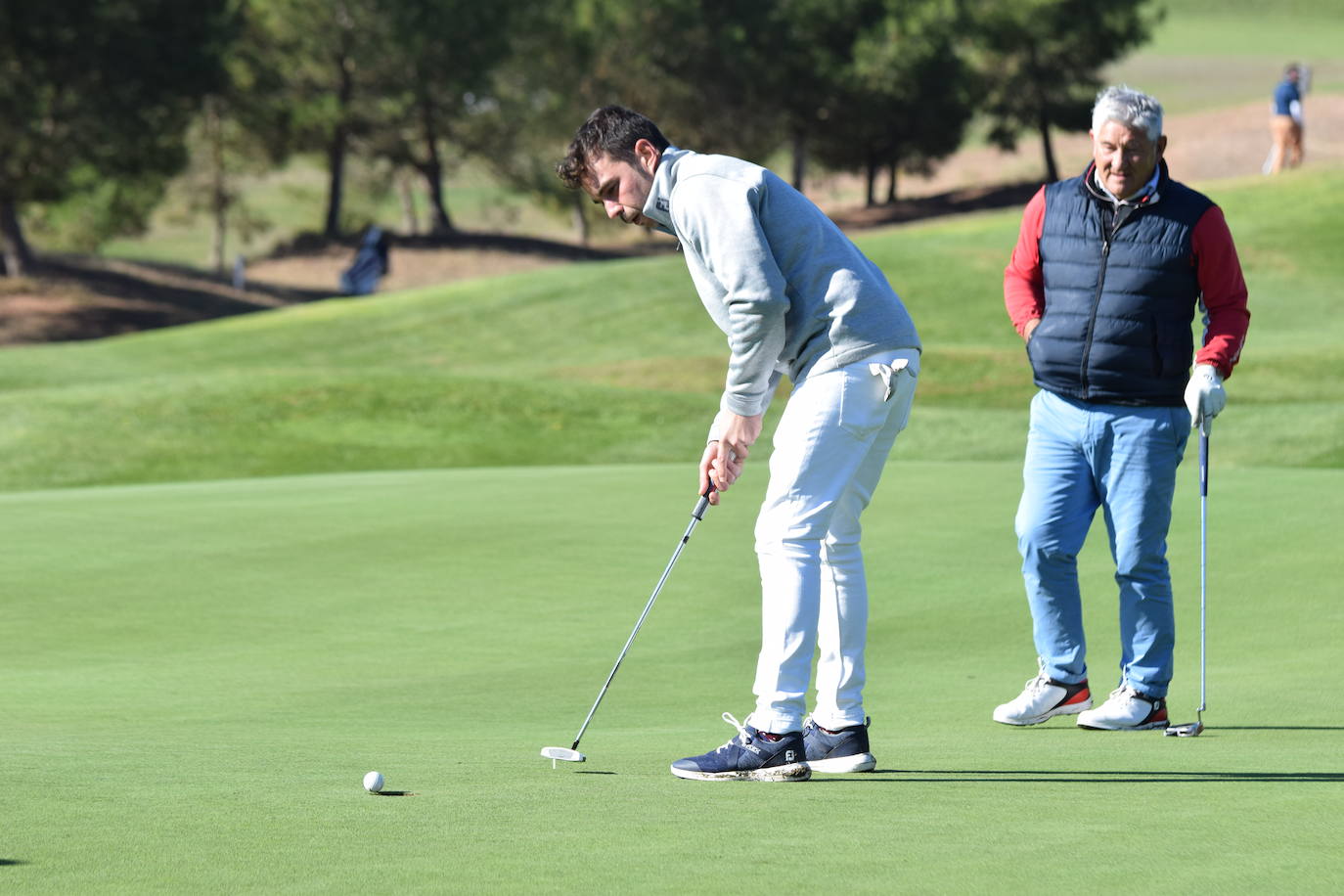 Los participantes en el torneo Bodegas Finca de los Arandinos de la Liga de Golf y Vino, organizado por lomejordelvinoerioja.com, disfrutaron de un gran día de juego en El Campo de Logroño.