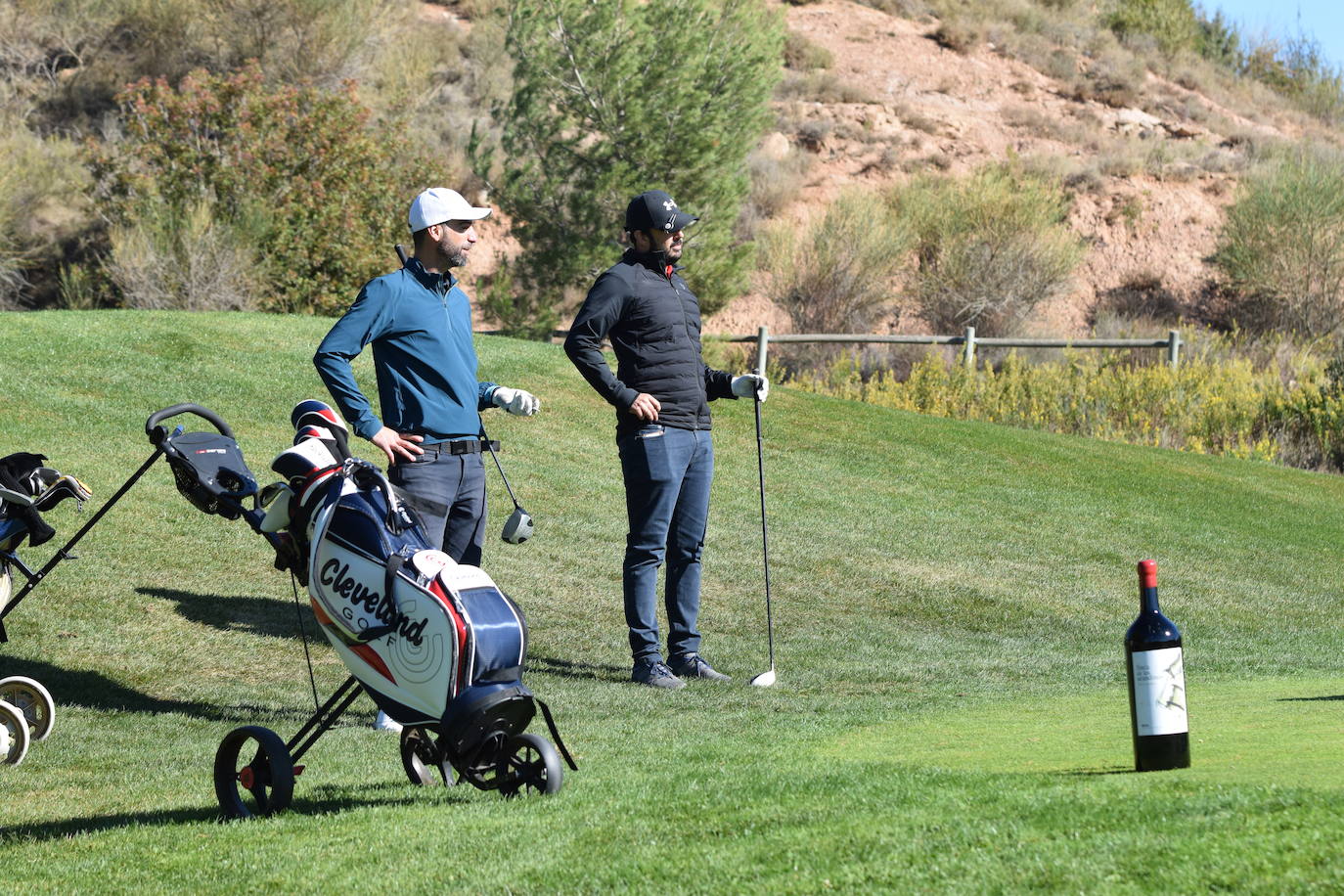 Los participantes en el torneo Bodegas Finca de los Arandinos de la Liga de Golf y Vino, organizado por lomejordelvinoerioja.com, disfrutaron de un gran día de juego en El Campo de Logroño.