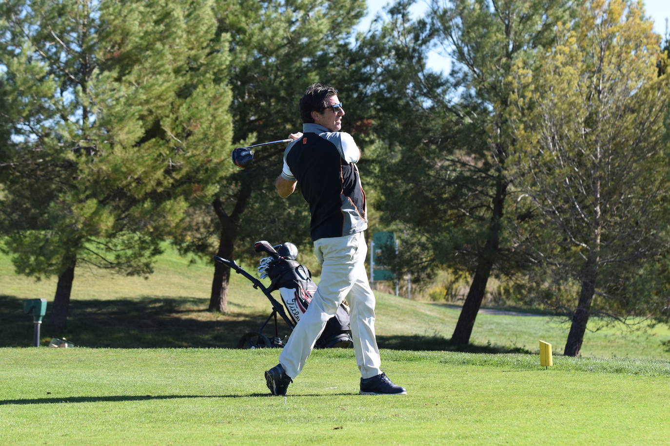 Los participantes en el torneo Bodegas Finca de los Arandinos de la Liga de Golf y Vino, organizado por lomejordelvinoerioja.com, disfrutaron de un gran día de juego en El Campo de Logroño.