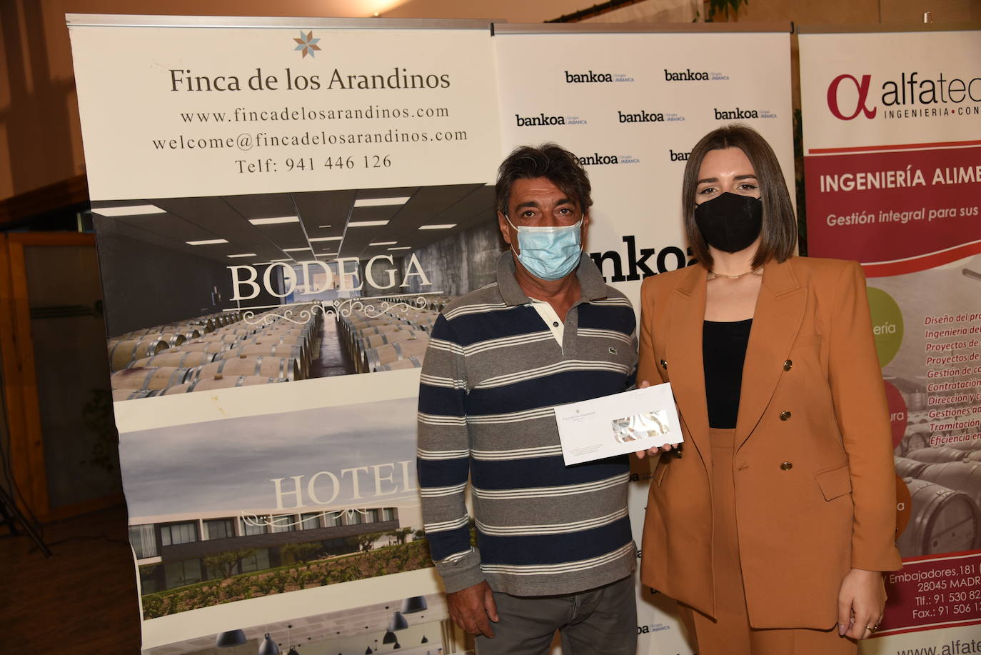 Los ganadores del torneo Bodegas Finca de los Arandinos de la Liga de Golf y Vino, organizado por lomejordelvinoerioja.com, recibieron sus premios.