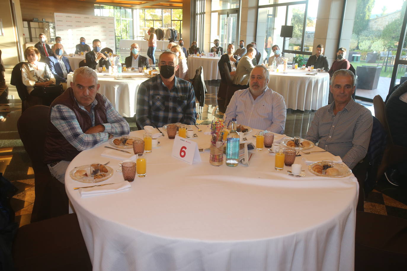 Fotos: Hita expone la política agraria regional en el Foro Agro Santander