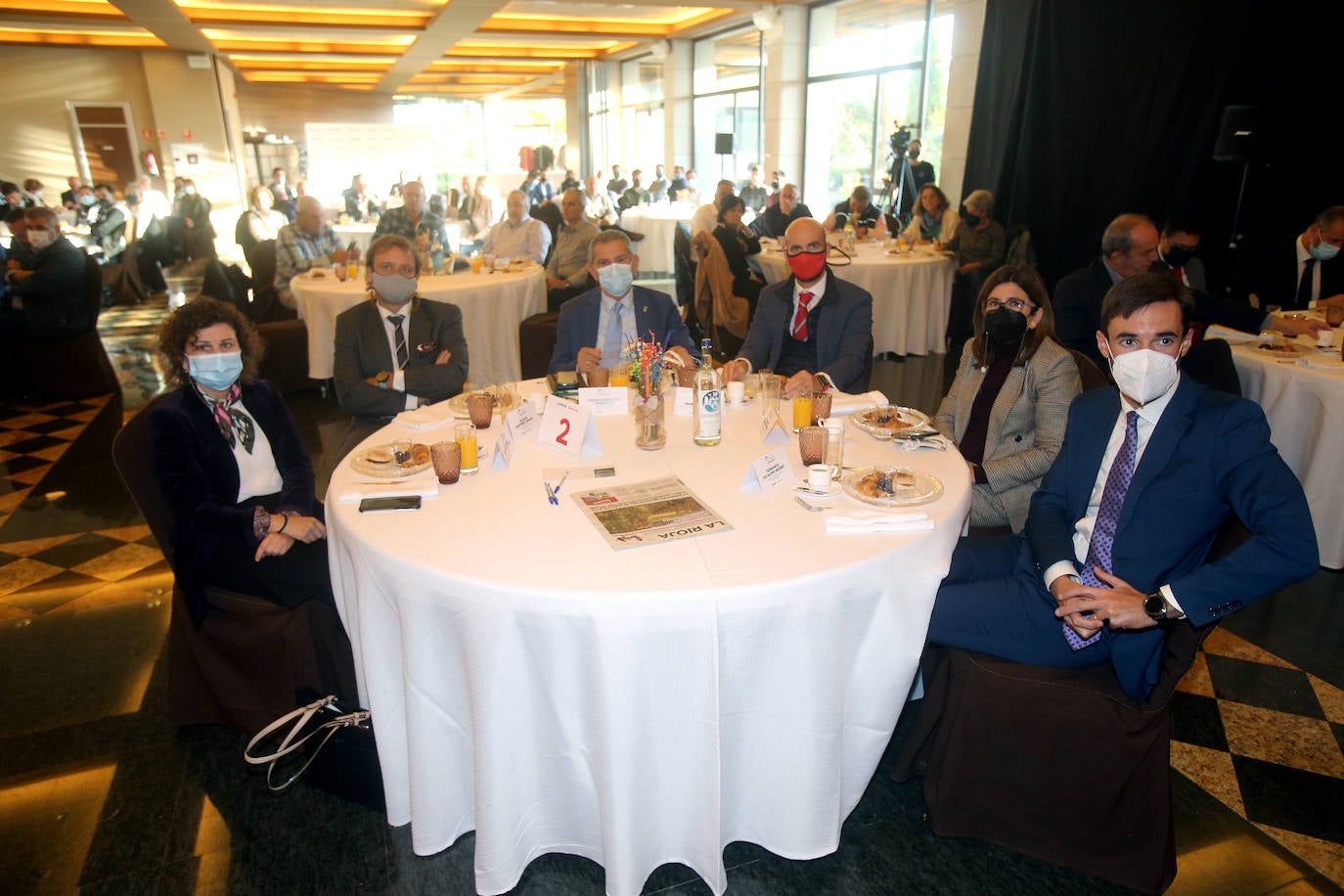 Fotos: Hita expone la política agraria regional en el Foro Agro Santander