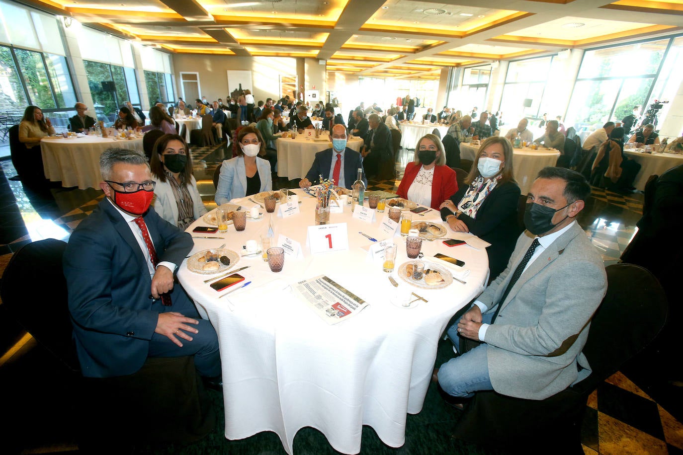 Fotos: Hita expone la política agraria regional en el Foro Agro Santander