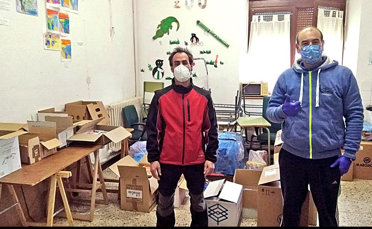 Javier Ruiz y Gabriel Olasagarre aseguraron que la recogida de juguetes fue todo un éxito. 