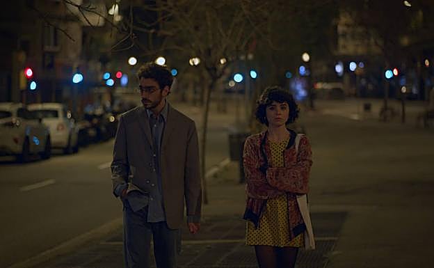 Nacho Sánchez y Olivia Delcán, en un fotograma de la serie.