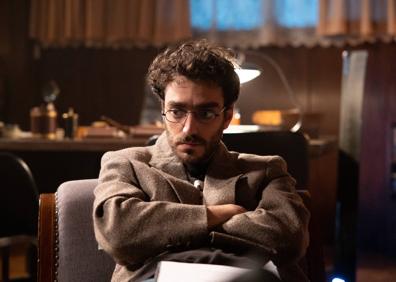 Imagen secundaria 1 - Arriba, Jorgue Perugorría; debajo, Nacho Sánchez y Carlo Padial, durante el rodaje.