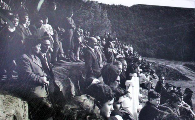 Tribuna natural en las laderas del monte.