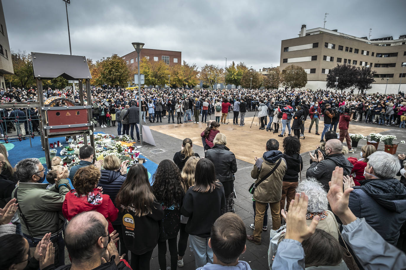 Más de un millar de personas han participado este domingo en una concentración en la localidad cigüeña