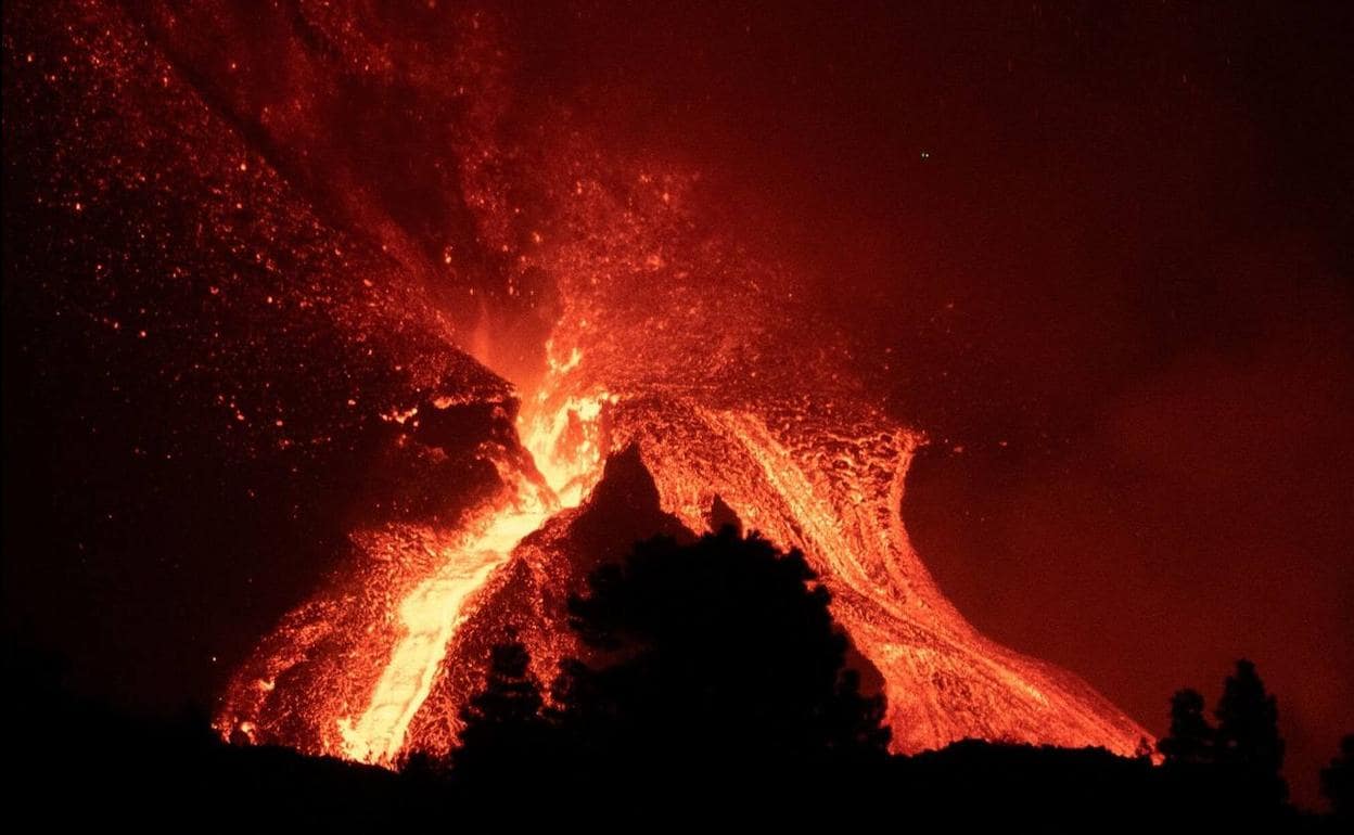 Una de las espectaculares erupciones en Cumbre Vieja. 