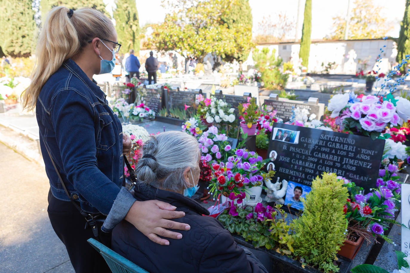 Fotos: Día de Todos los Santos en el cementerio de Logroño