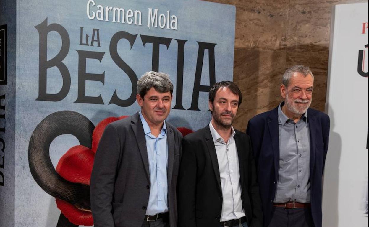 Antonio Mercero, Agustín Martínez y Jorge Díaz, los creadores de Carmen Mola y ganadores del Planeta 2021. 