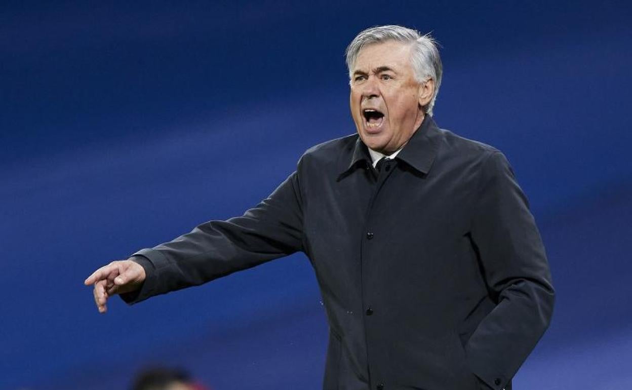 Carlo Ancelotti, contrariado durante el partido del Real Madrid ante el Shakhtar. 