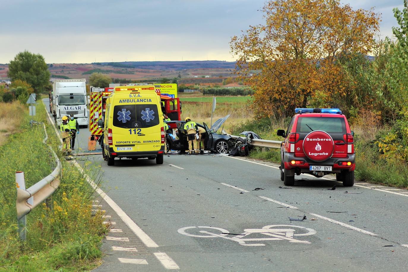 Accidente por un choque por alcance entre un tractor y un coche en la carretera que une Villamediana y Murillo. 