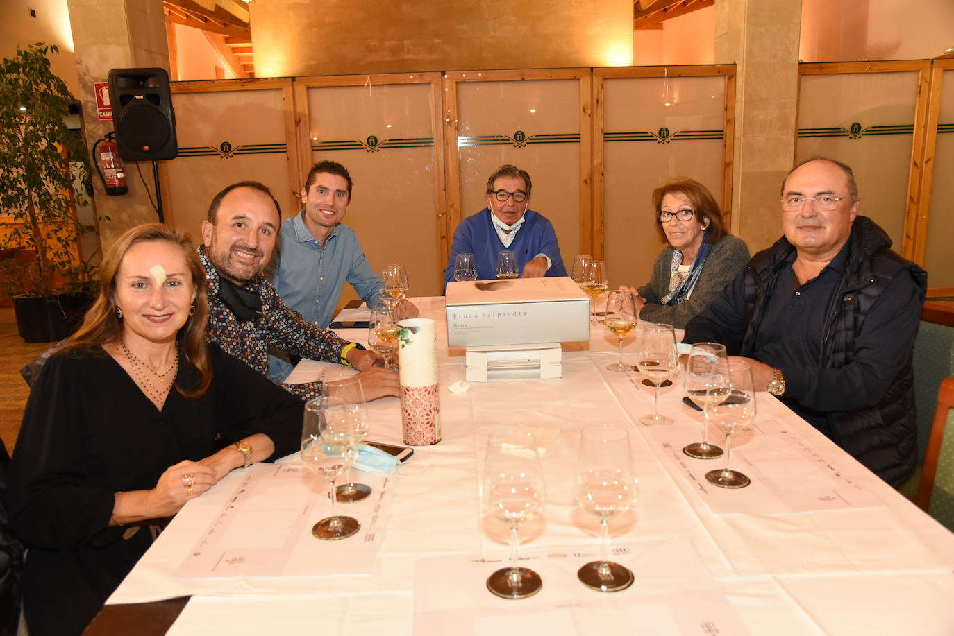 Los participantes en el torneo Finca Valpiedra, de la Liga de Golf y Vino, disfrutaron de la cata de dos caldos de Finca Valpiedra.