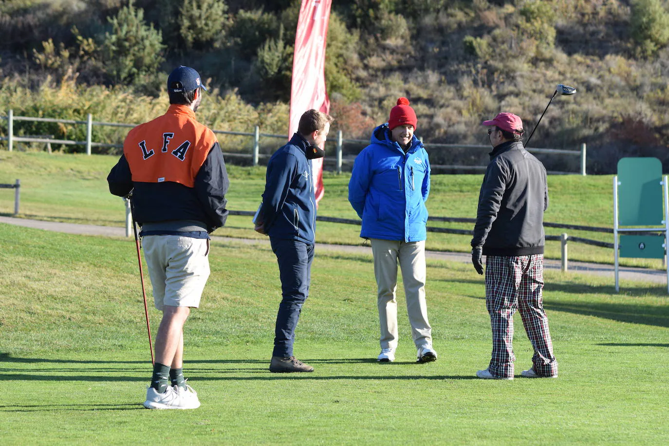 Los participantes en el torneo Finca Valpiedra, de la Liga de Golf y Vino, disfrutaron de un gran día en El Campo de Logroño.