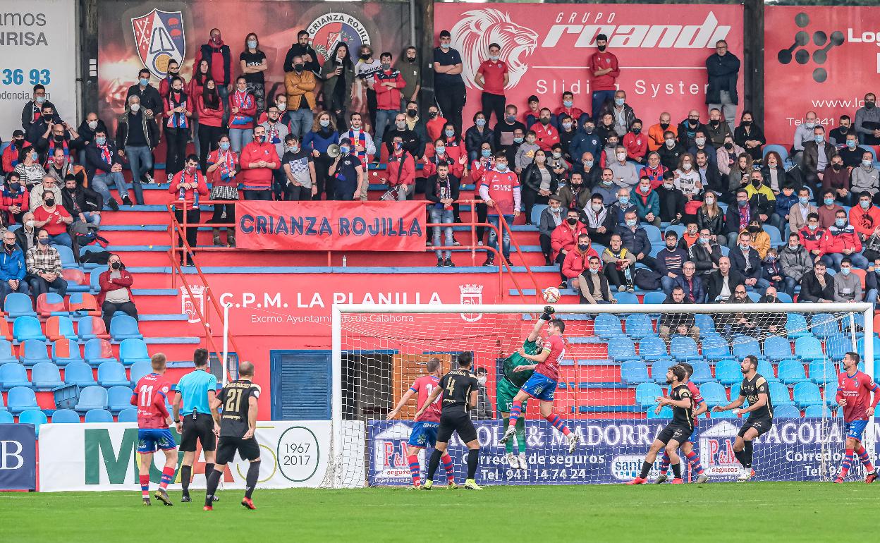 Imagen de un partido del Calahorra disputado en La Planilla. 