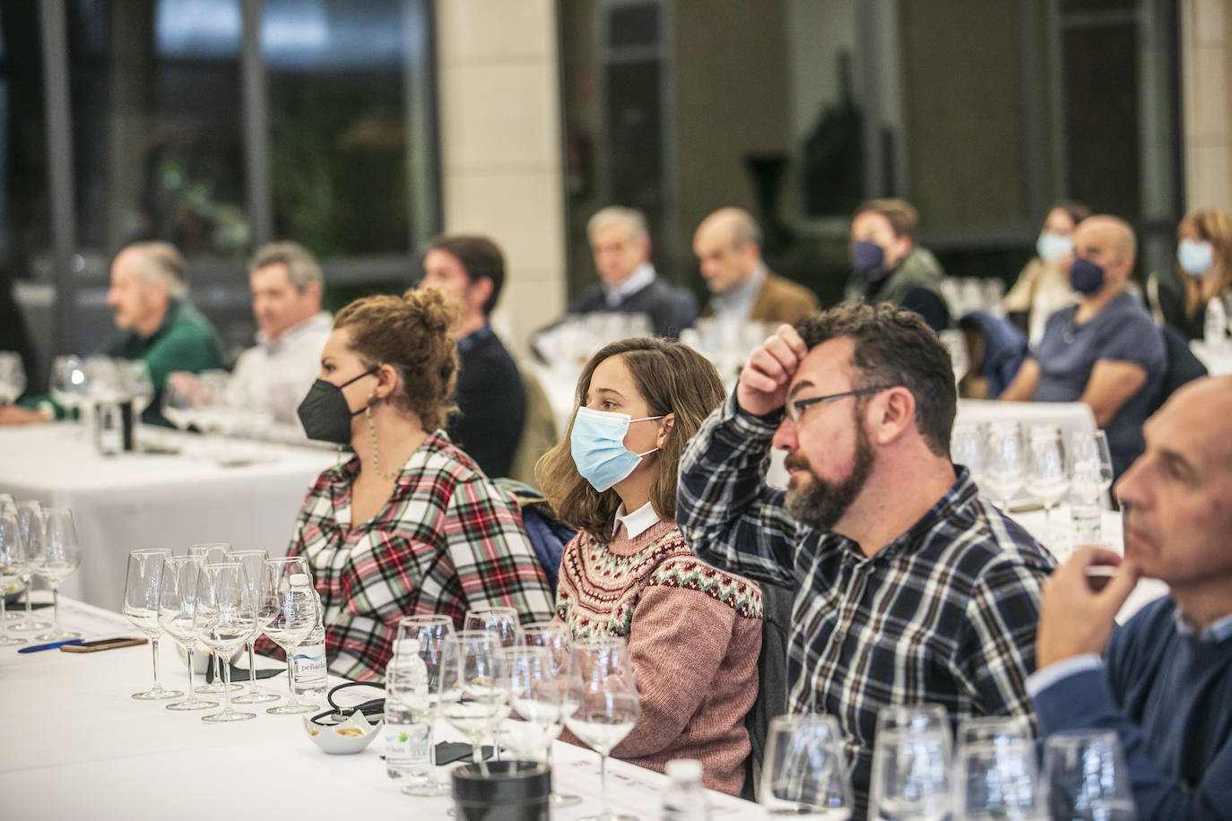 Janire Moraza presentó para el club de catas de lomejordelvinoderioja.com una buena muestra de la colección de vinos de la bodega familiar de San Vicente. 