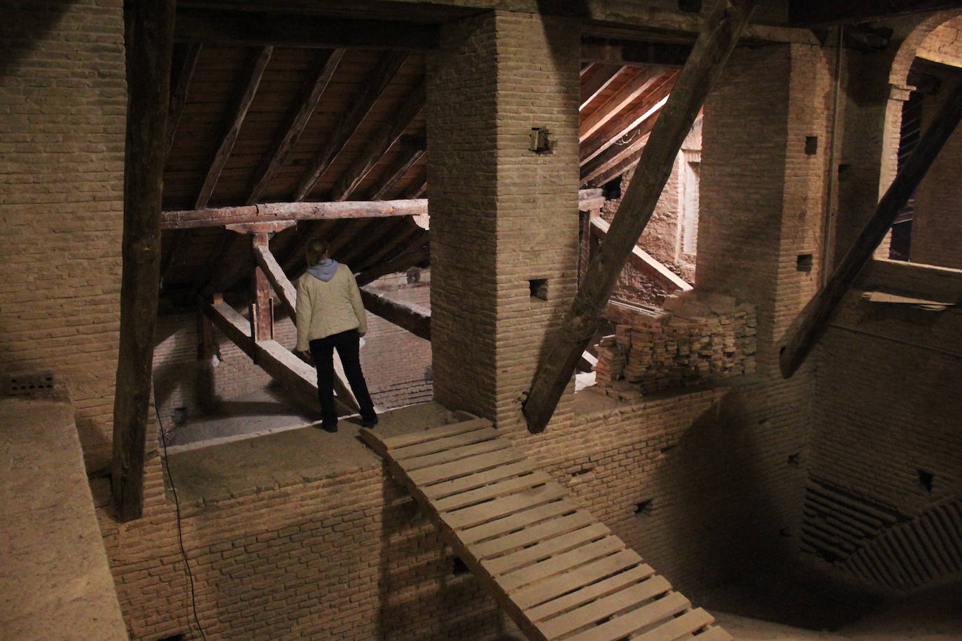 Fotos: El templo alfareño de San Miguel plantea acondicionar un paseo turístico bajo sus cubiertas