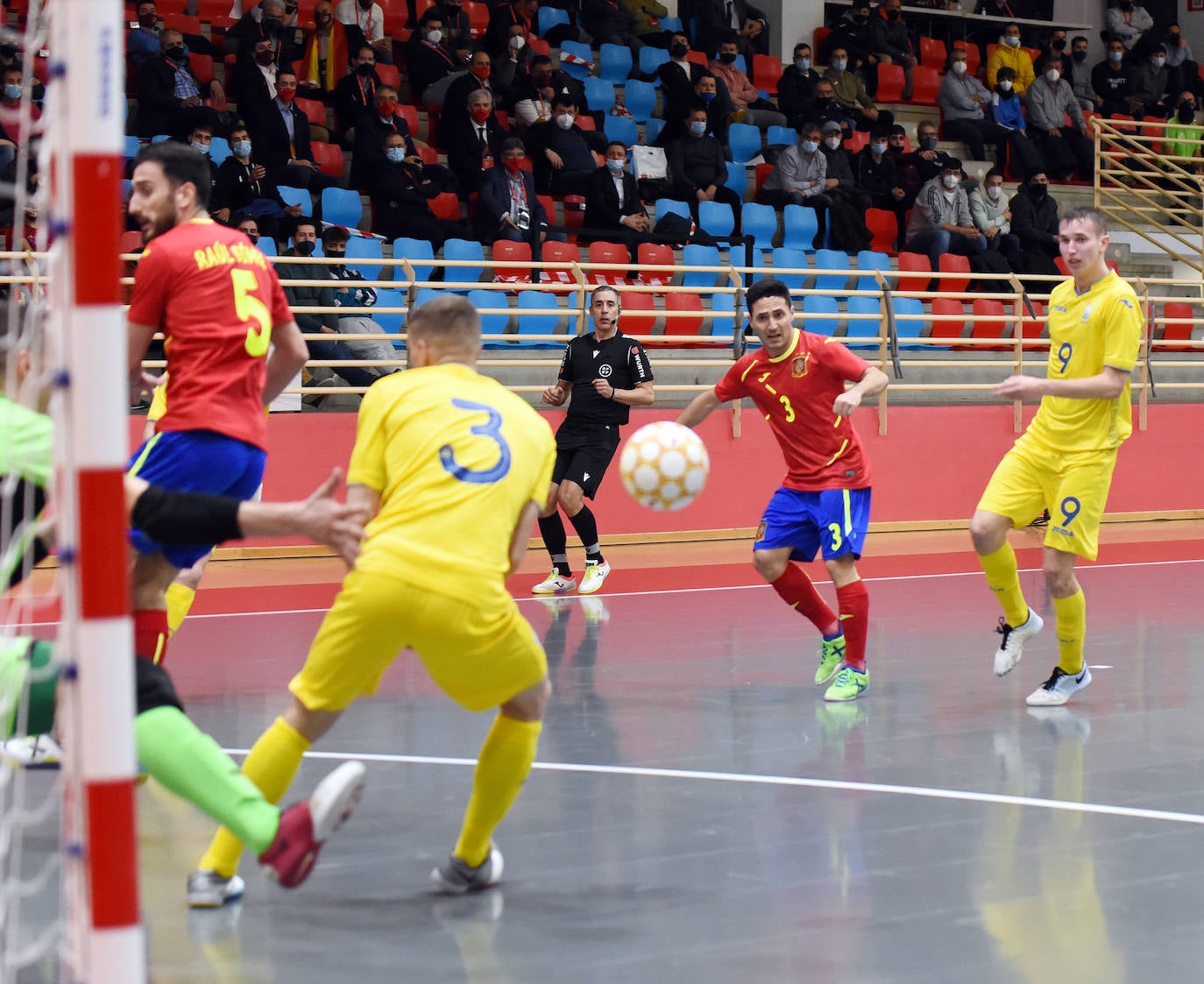 La selección de fútbol sala se ha impuesto en un partido de preparación disputado en la capital riojana