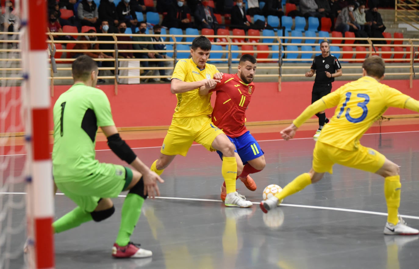 La selección de fútbol sala se ha impuesto en un partido de preparación disputado en la capital riojana