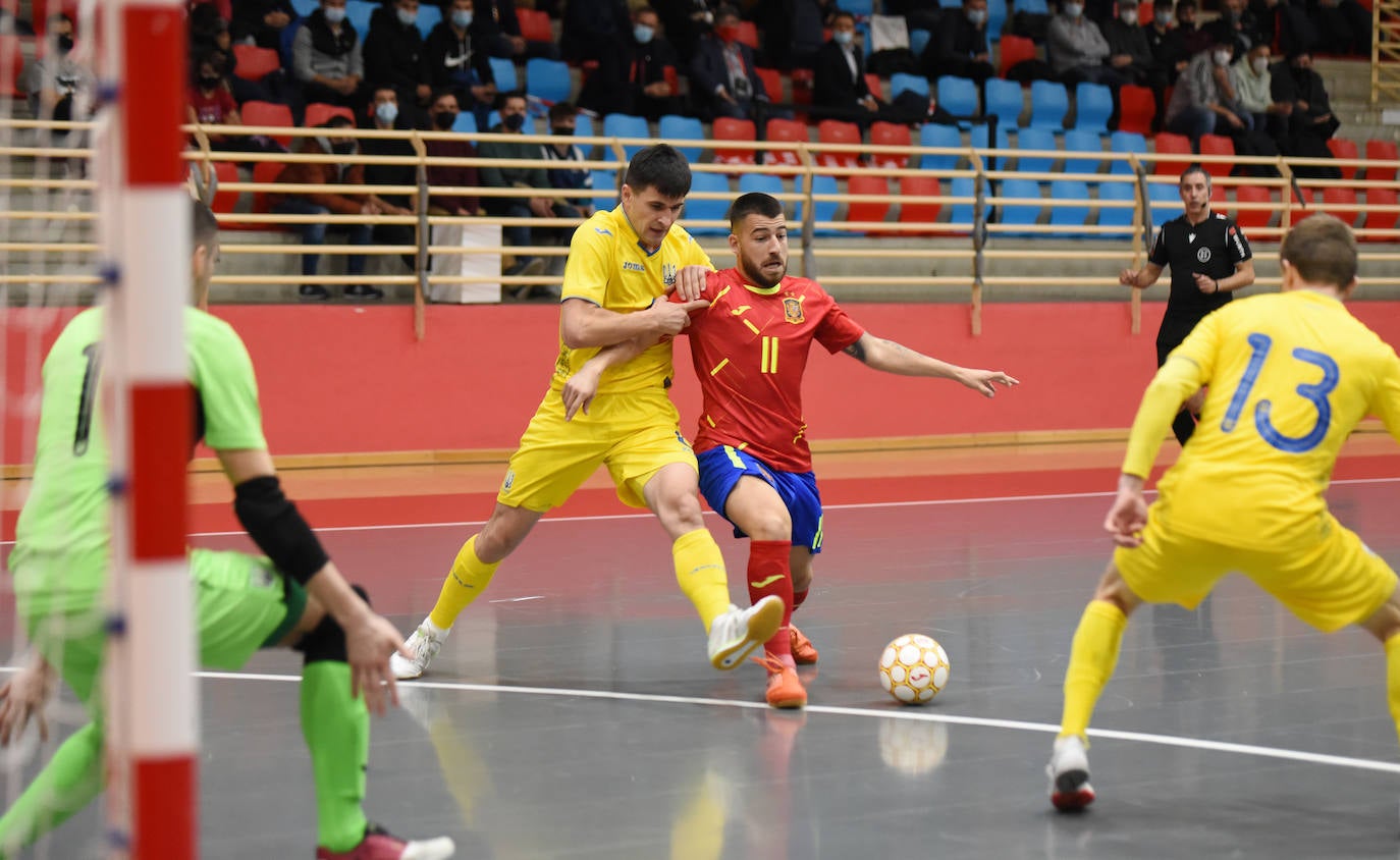 La selección de fútbol sala se ha impuesto en un partido de preparación disputado en la capital riojana