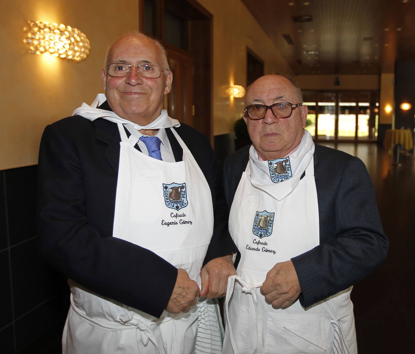 Los hemanos Eugenio y Eduardo Gómez, en la celebración del Capítulo de la Cofradía del Pez, con ocasión de la fiesta de la patrona de Logroño, Virgen de la Esperanza, en el restaurante La Merced de Logroño