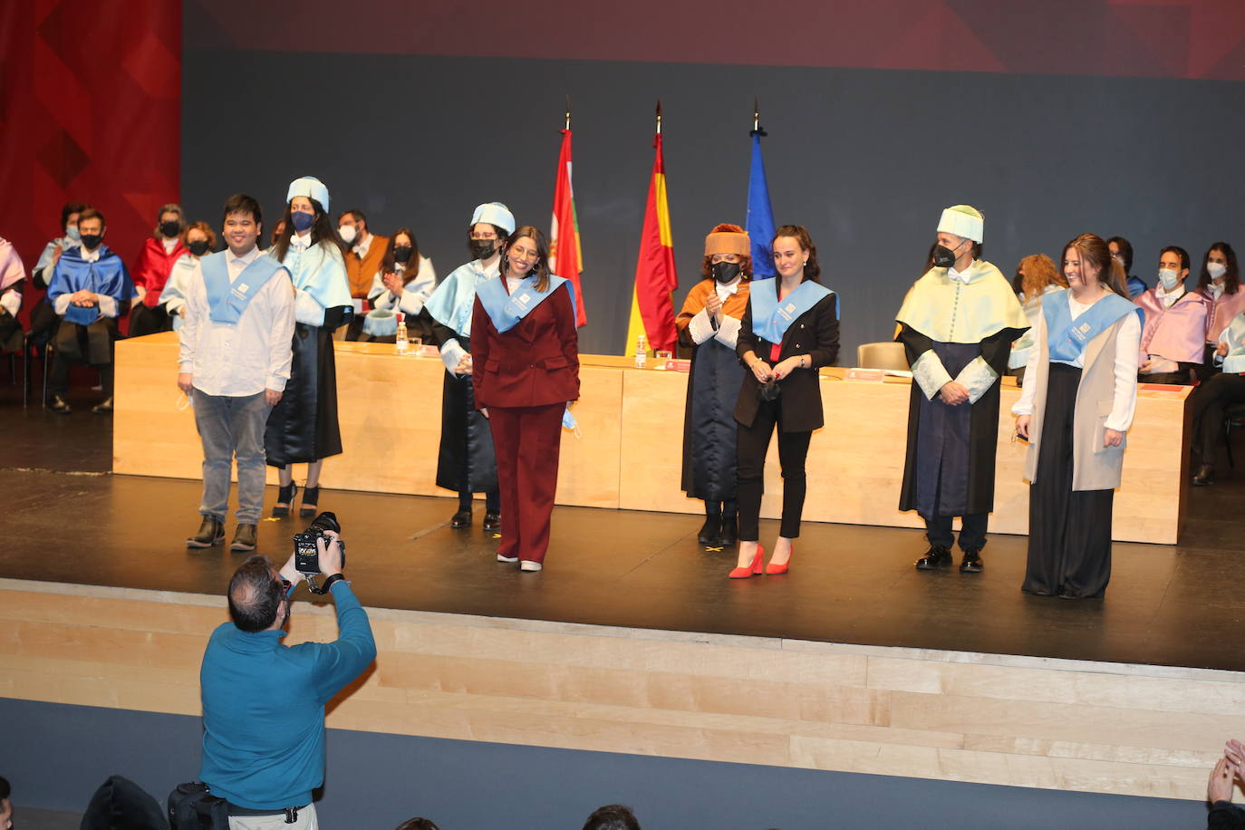 Alumnos de la Universidad de La Rioja de la tercera entrega de diplomas de los cinco grados de la Facultad de Letras y de la Educación