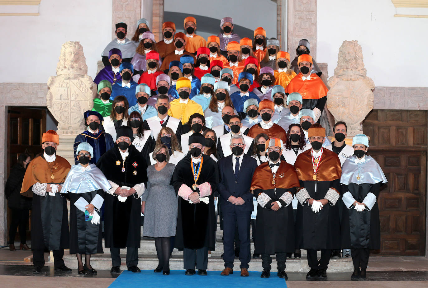 Foto de familia de la graduación de UNIR. 