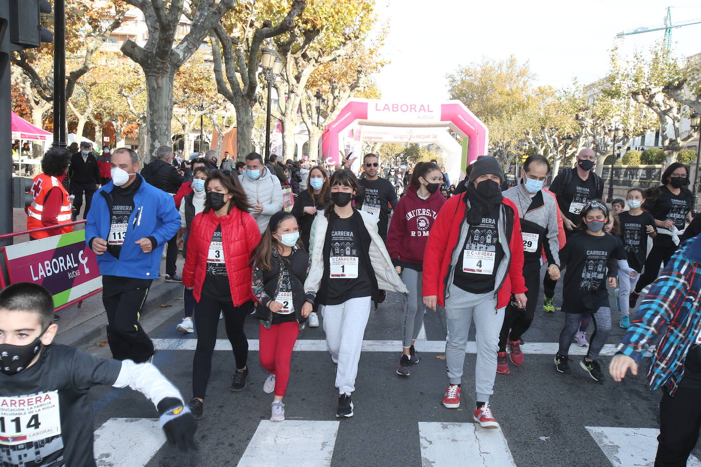 Unas 500 personas han participado esta mañana en la II Carrera por la Educación, la Familia y la Vida Saludable. 