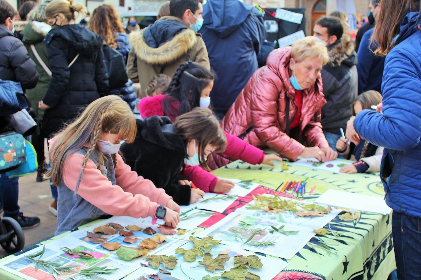 Cientos de niños participaron en diversas actividades para fomentar la literatura infantil y juvenil