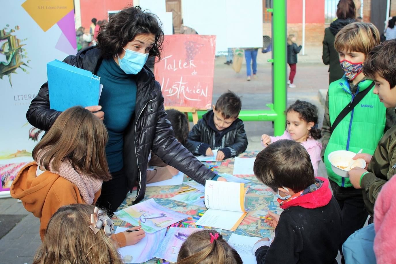 Cientos de niños participaron en diversas actividades para fomentar la literatura infantil y juvenil