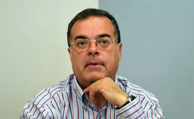 Juan Cuatrecasas: «Mi opinión personal no existe, me debo al grupo parlamentario»