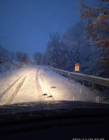 Imagen secundaria 2 - La nieve tiñe el primer día de temporal