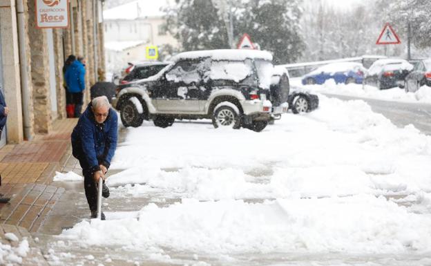 La nieve tiñe La Rioja de blanco 