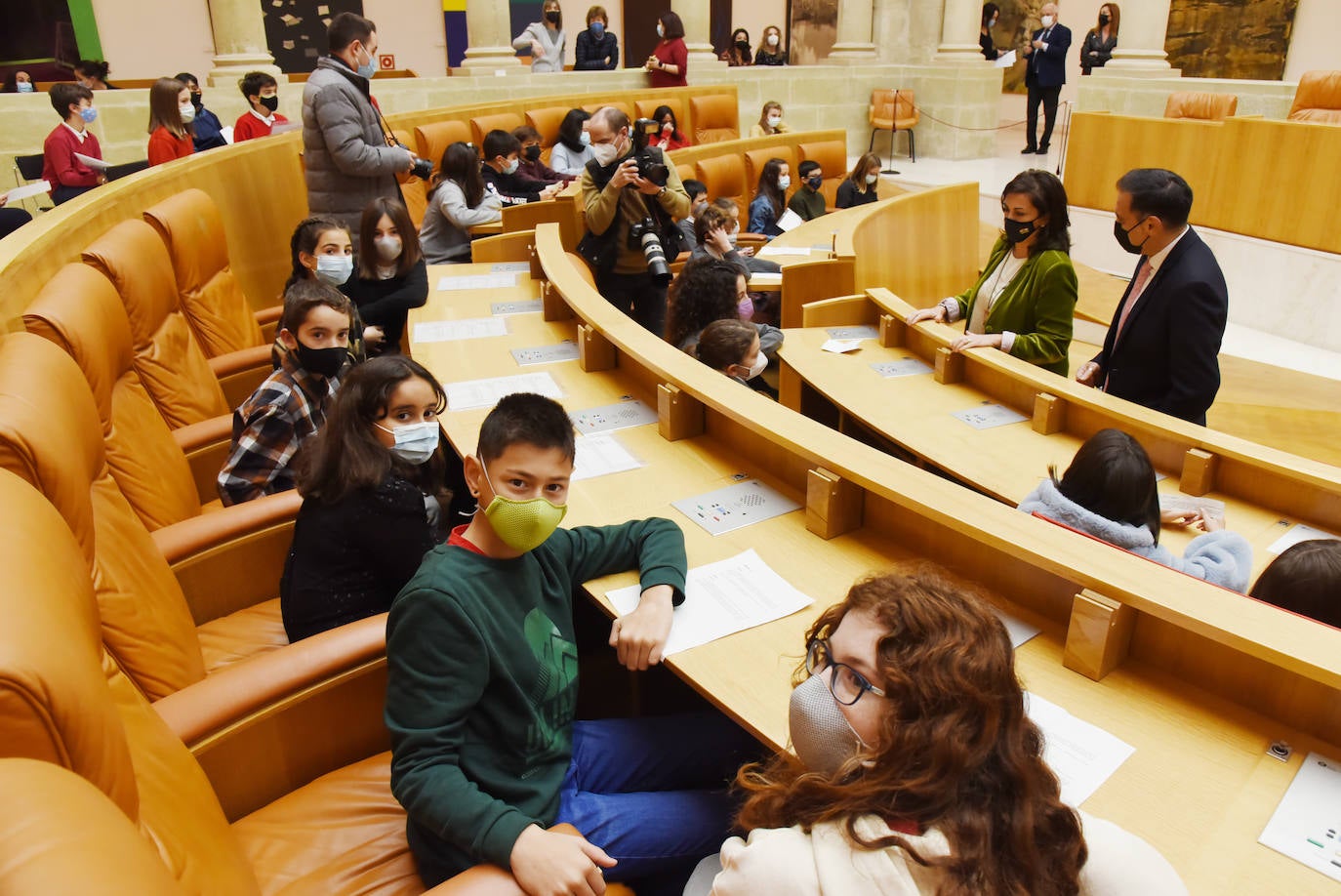 Fotos: Alumnos de 52 colegios riojanos leen en el Parlamento de La Rioja la Constitución Española