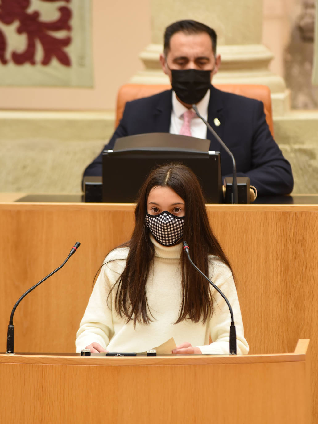 Fotos: Alumnos de 52 colegios riojanos leen en el Parlamento de La Rioja la Constitución Española