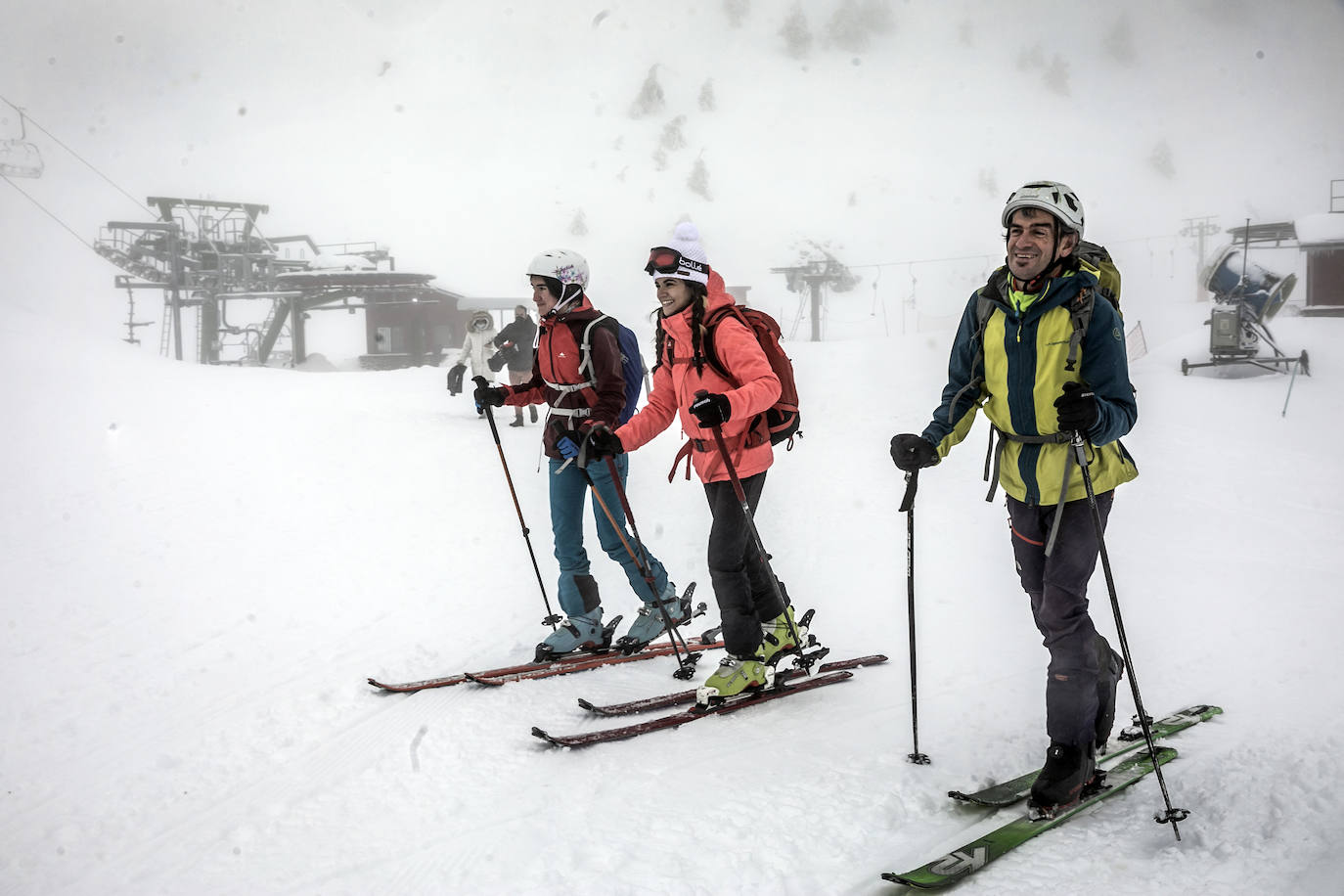 Fotos: Valdezcaray se llena de nieve e inicia este sábado la temporada