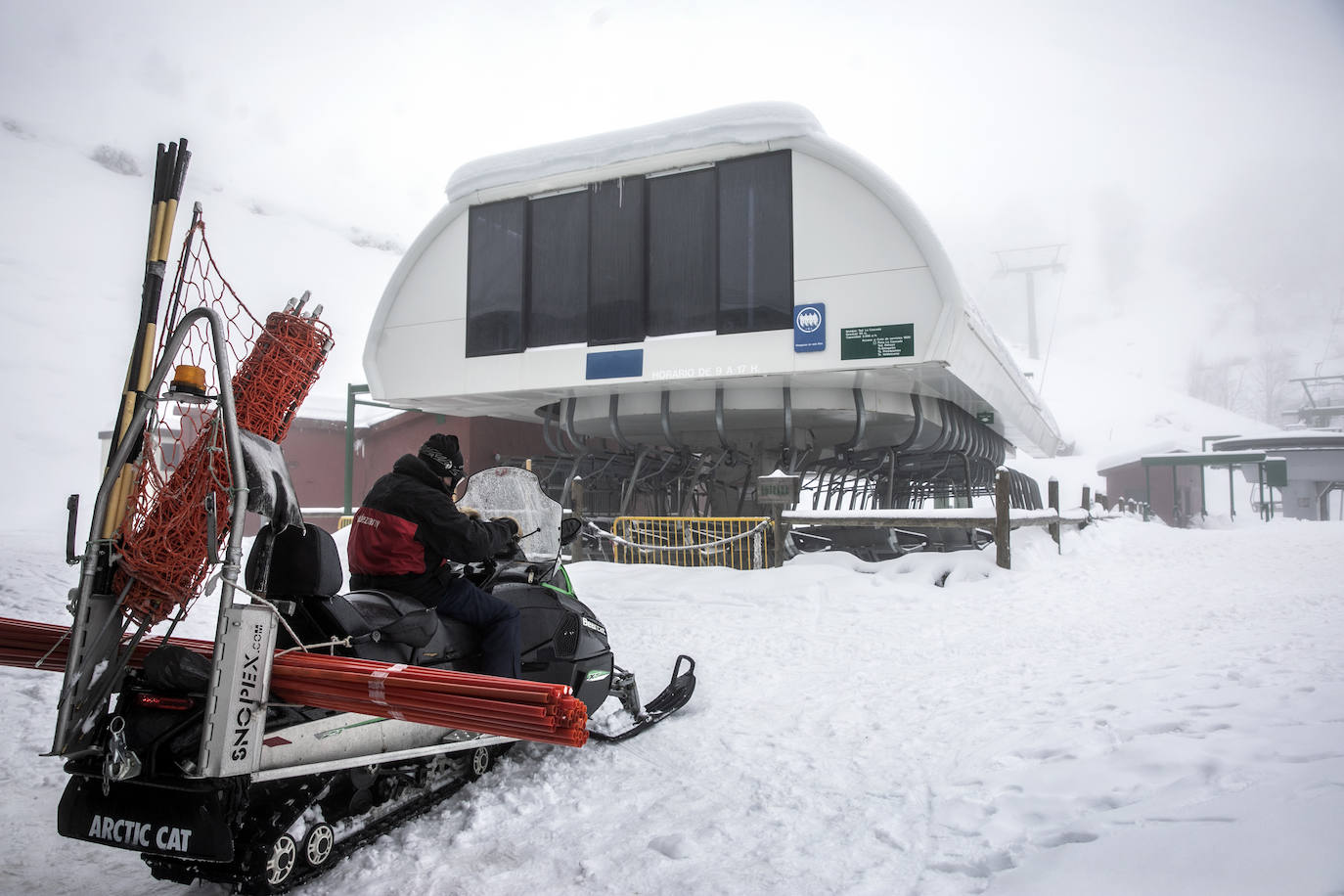 Fotos: Valdezcaray se llena de nieve e inicia este sábado la temporada