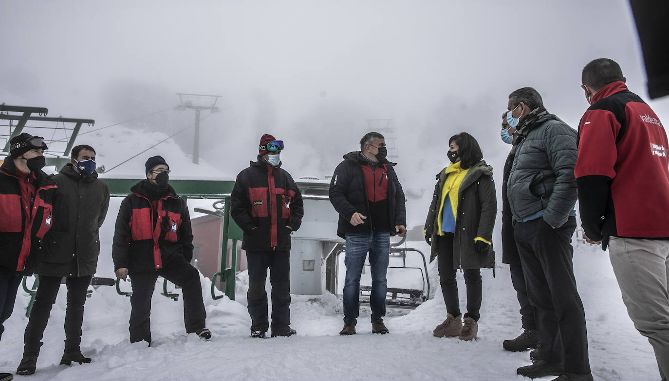 Fotos: Valdezcaray se llena de nieve e inicia este sábado la temporada