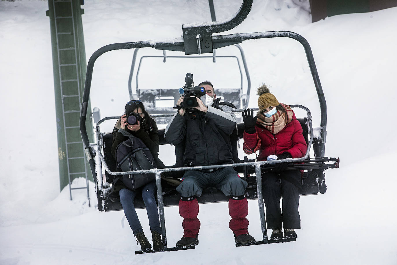 Fotos: Valdezcaray se llena de nieve e inicia este sábado la temporada