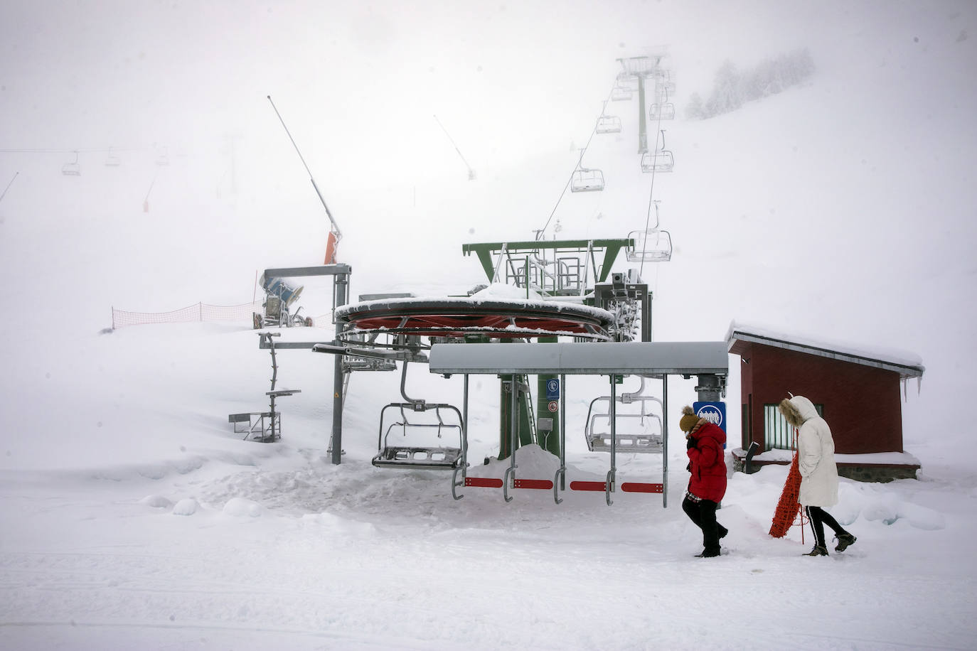 Fotos: Valdezcaray se llena de nieve e inicia este sábado la temporada